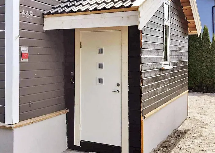 5 Person In Frederikstad-by Traum