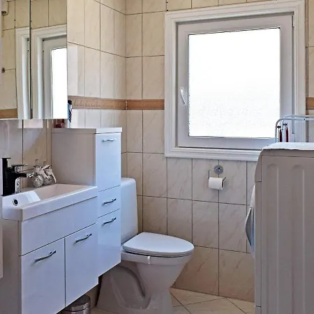 5 Person In Frederikstad-by Traum